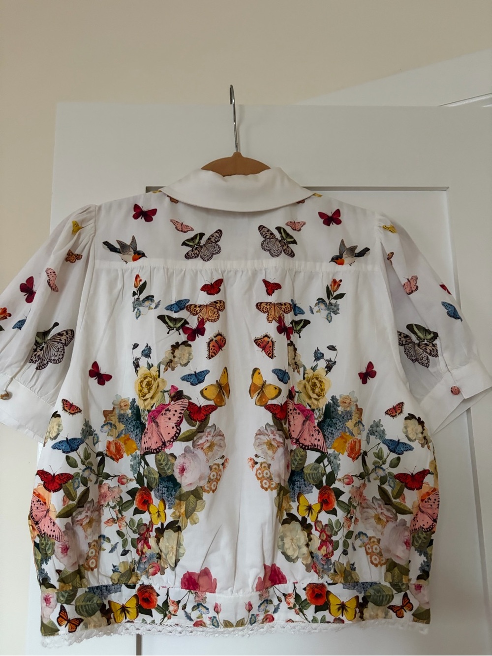 Alice + Olivia White Floral & Butterfly Pintuck Crop Blouse - Picture 7 of 9